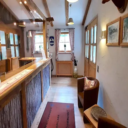 Lush In With 2 Saunas Apartamento *