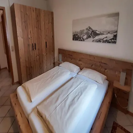 Lush In With 2 Saunas Апартаменты *