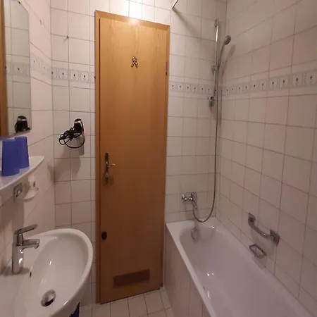 Lush In With 2 Saunas 公寓 *