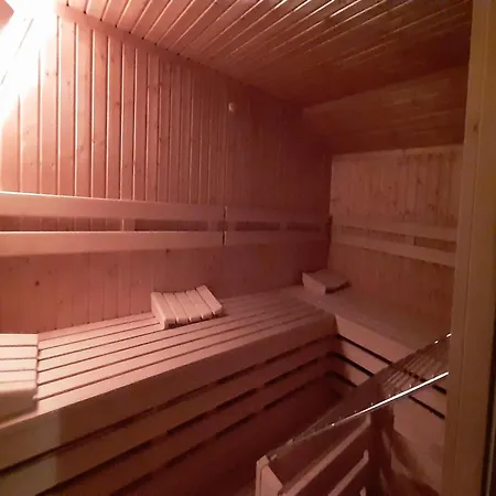 Lush In With 2 Saunas Appartamento *